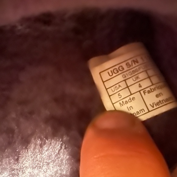 UGG FLUFFY SANDALS SIZE 5 - Picture 5 of 5